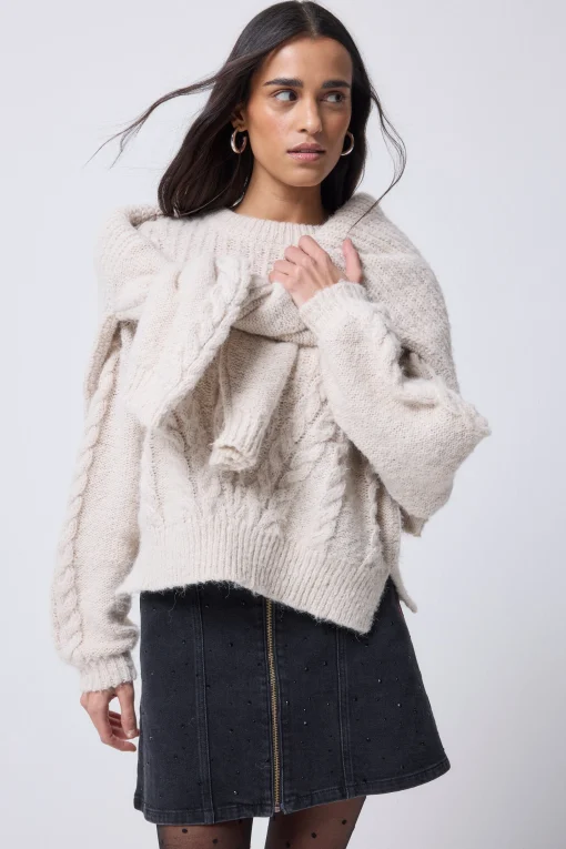 Women Scamp & Dude Oatmeal Cable Knit Jumper